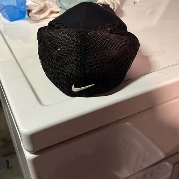 Nike hat - Picture 3 of 4